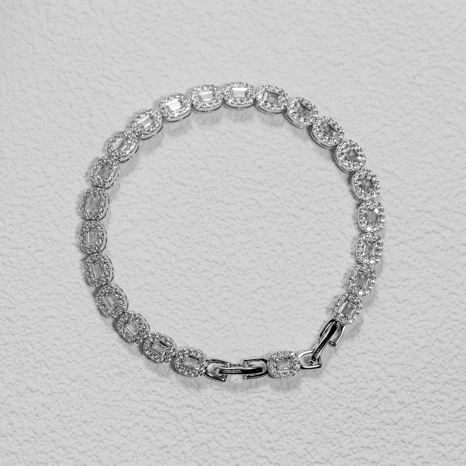 

Oval Cut Tennis Bracelet with 5A Zircon Copper Rhodium Plated Women Jewelry Bridal Prom Valentine Gift Shiny Oval Design