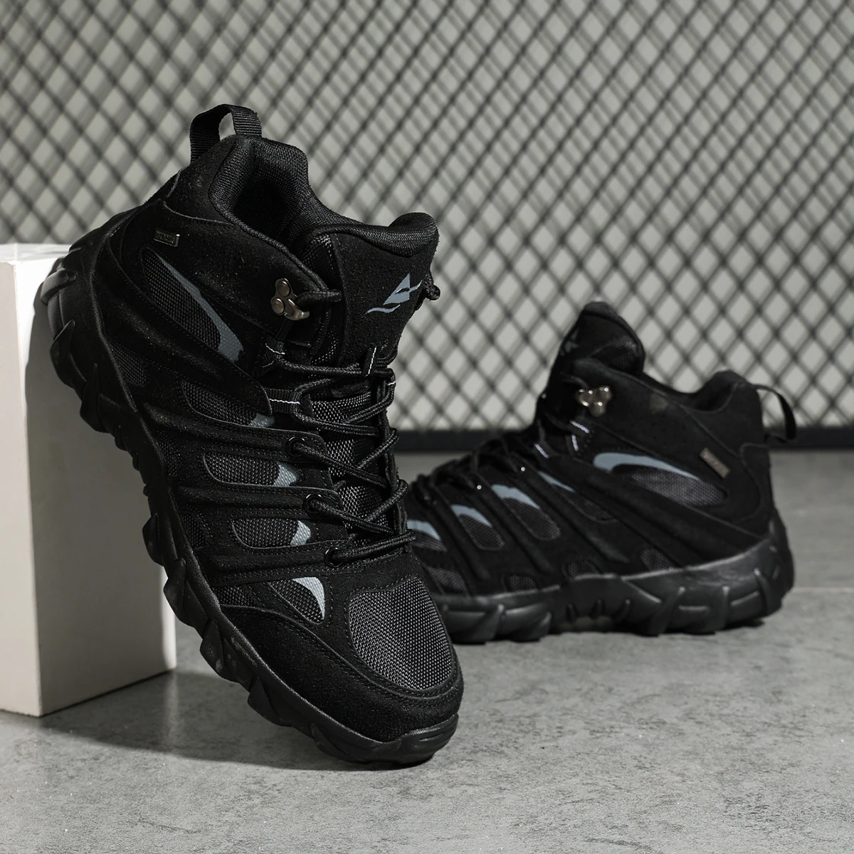Men's Hiking Boots Tactical Outdoor Snow Boots Hiking Boots Winter Shoes Sneakers Plush Non-slip Men Desert Ankle Boots Warm New