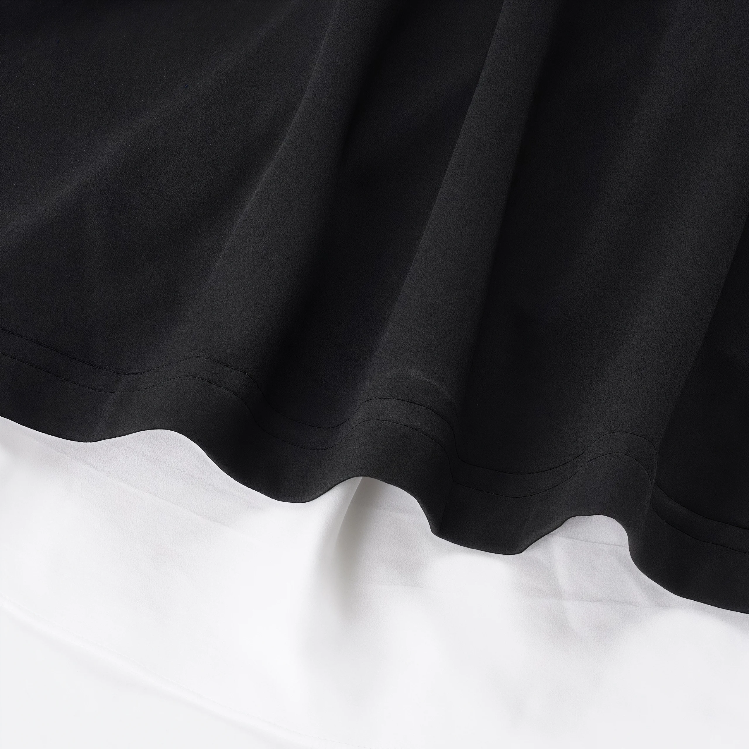Ästhetisches, süßes Damen-Top im Zweiteiler-Look mit quadratischem Ausschnitt, Puffärmeln, vorderer Schleife und schmalem, ausgestelltem Saum, lässiges Sommer-Top. – Detail 8