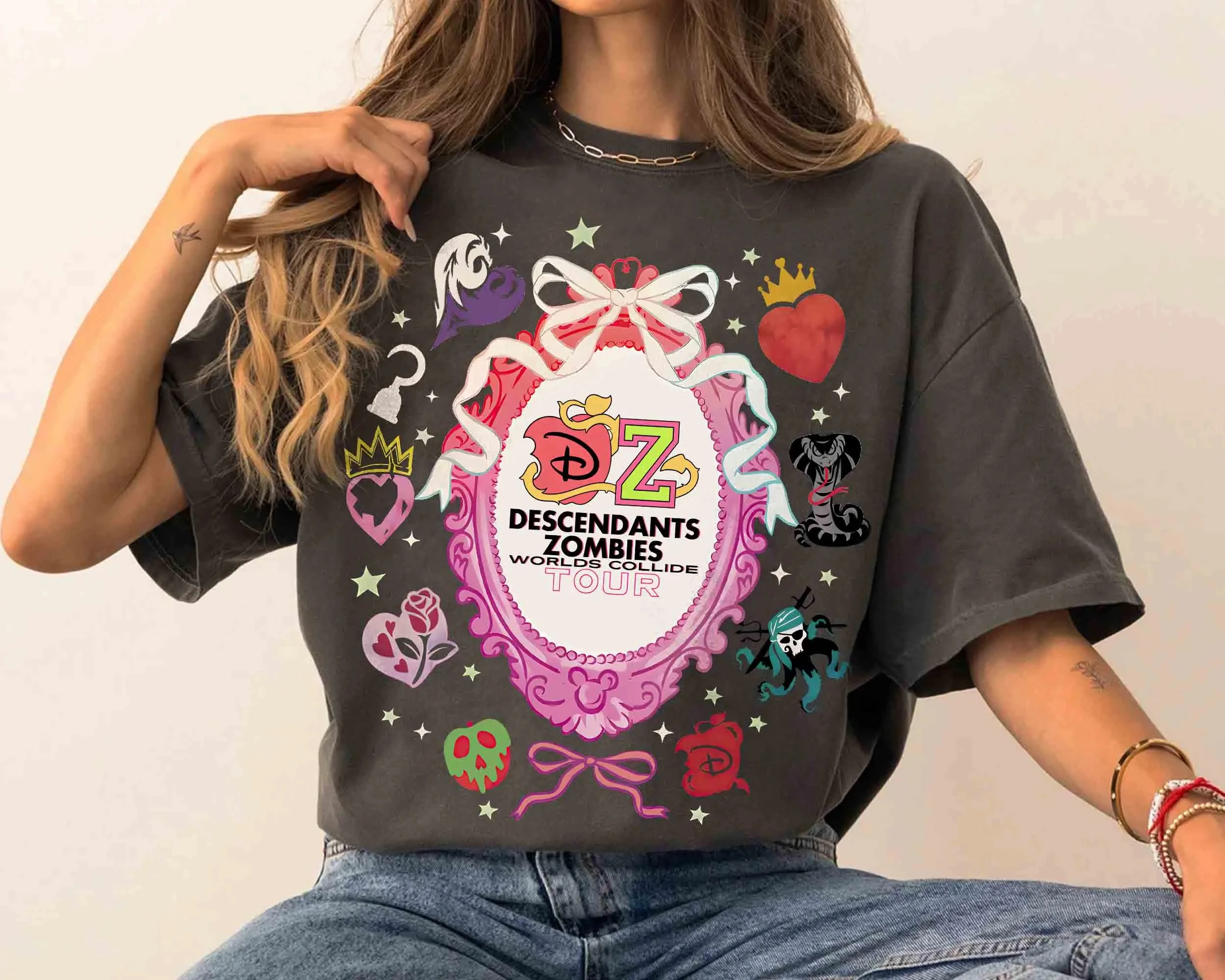 

Coquette Bow Descendants Zombies World Tour Heart T-Shirt Disney The Rise Of Red Characters Descendants Concert