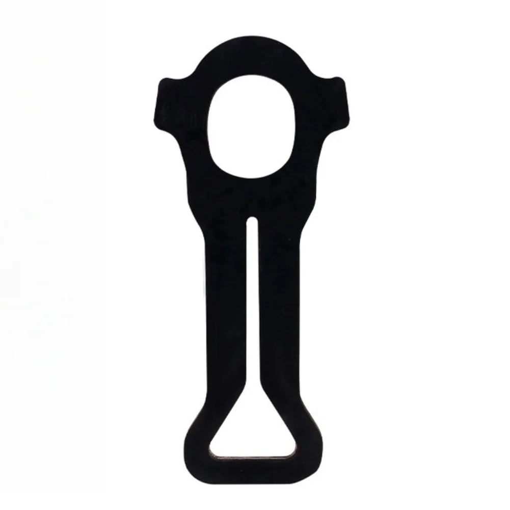 Heavy Duty Rubber Tow Strap Designed for Portable Sewage Tanks Used in For RV and Outdoor Camping Applications