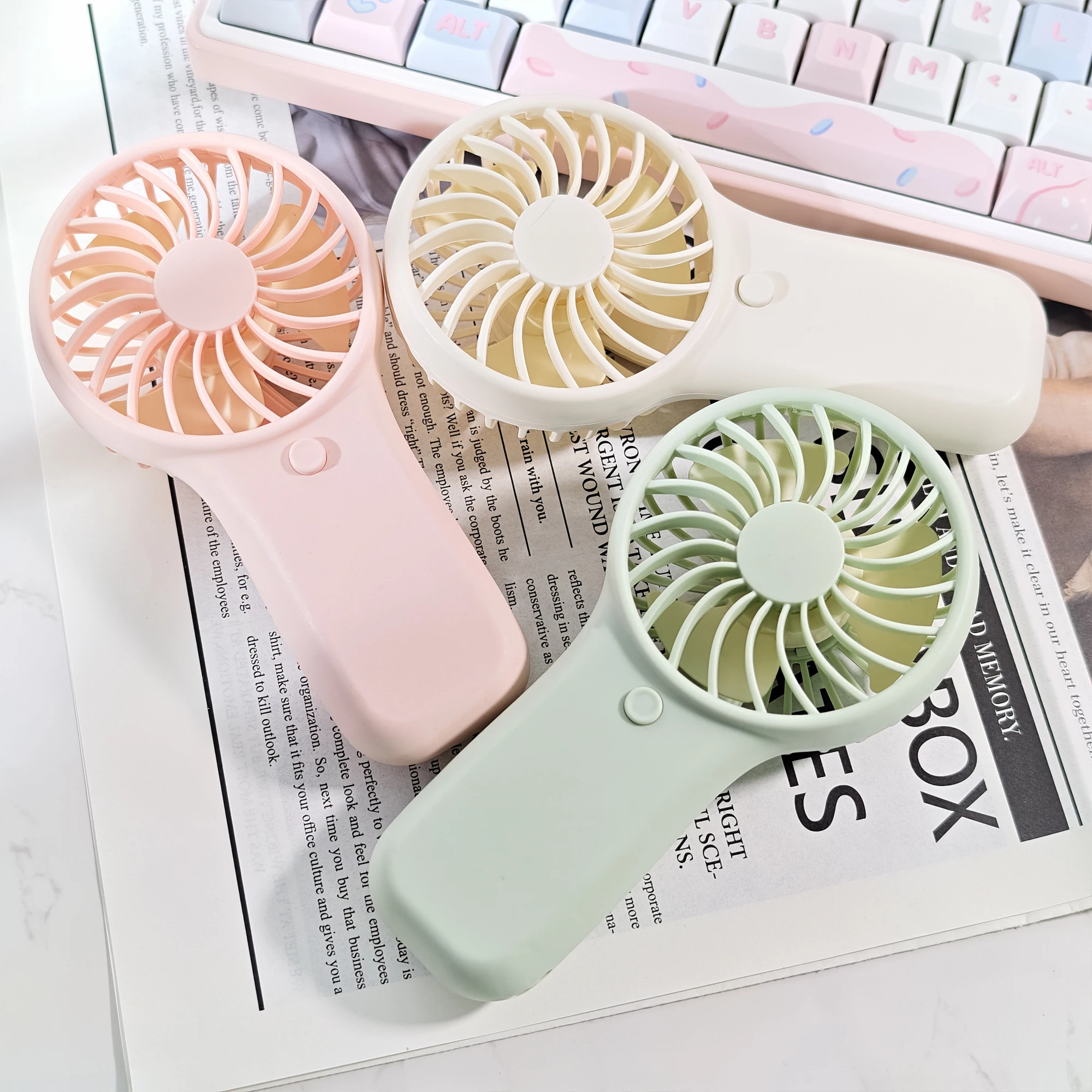 TML281-مروحة صغيرة محمولة - عاكس رياح رائع، عملية سهلة، ألوان متعددة، مثالية للسفر والنزهات الصيفية