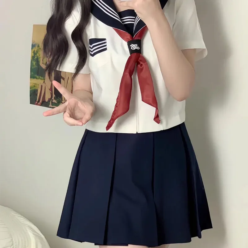 Uniforme scolastica coreana Abito da marinaio bianco Gonna a pieghe blu scuro Camicetta da marinaio Uniforme giapponese Jk della scuola superiore Seifuku Studente cosplay