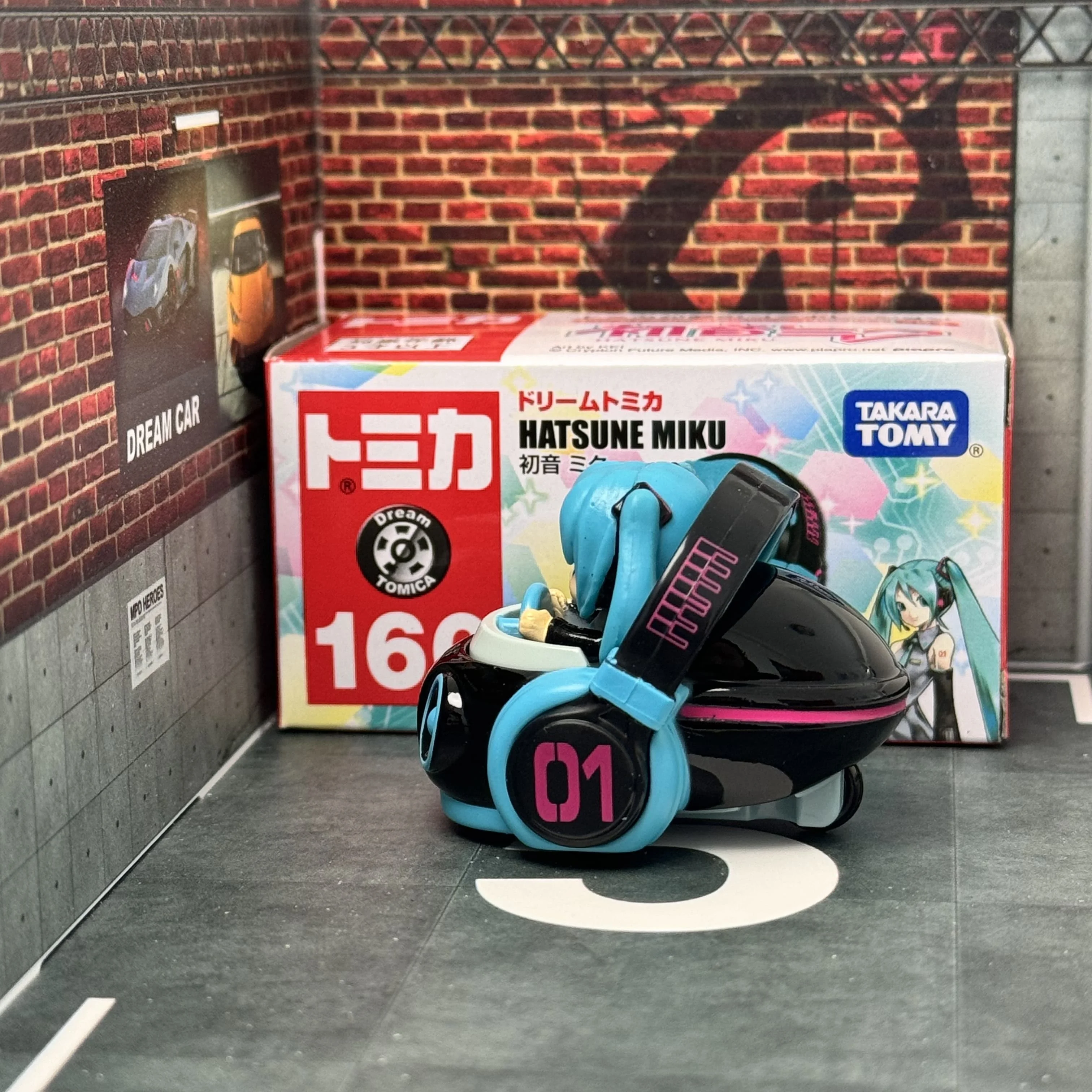 Authentic Tomy Tomica Dream Tomica No.160 Hatsune Miku Mini Car Model Diecast Metal Model Series Children Christmas Boy Toys