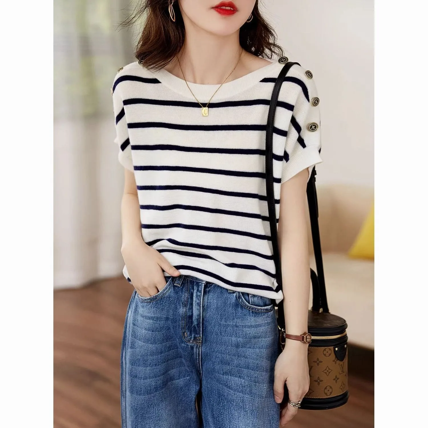 

Женский вязаный летний весенний свитер, корейский модный пуловер с круглым вырезом на пуговицах, полосатый женский шикарный топ без рукавов, одежда 2025