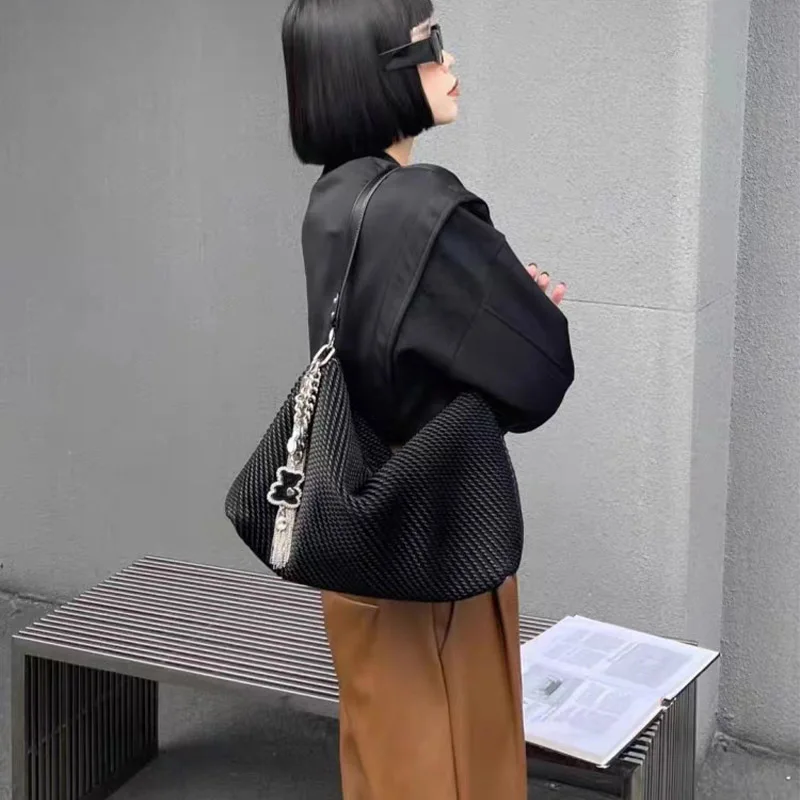 

European and American fashion new soft pu leather handbag pleated texture design for women commuting simple underarm chain bag