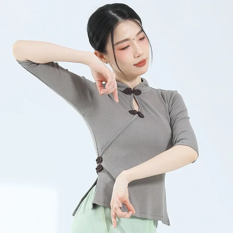 قميص مجوف للرقص الكلاسيكي، ياقة شيونغسام ملتوية على القرص، ملابس ممارسة متوسطة الأكمام، ملابس ضيقة ورقيقة للجسم