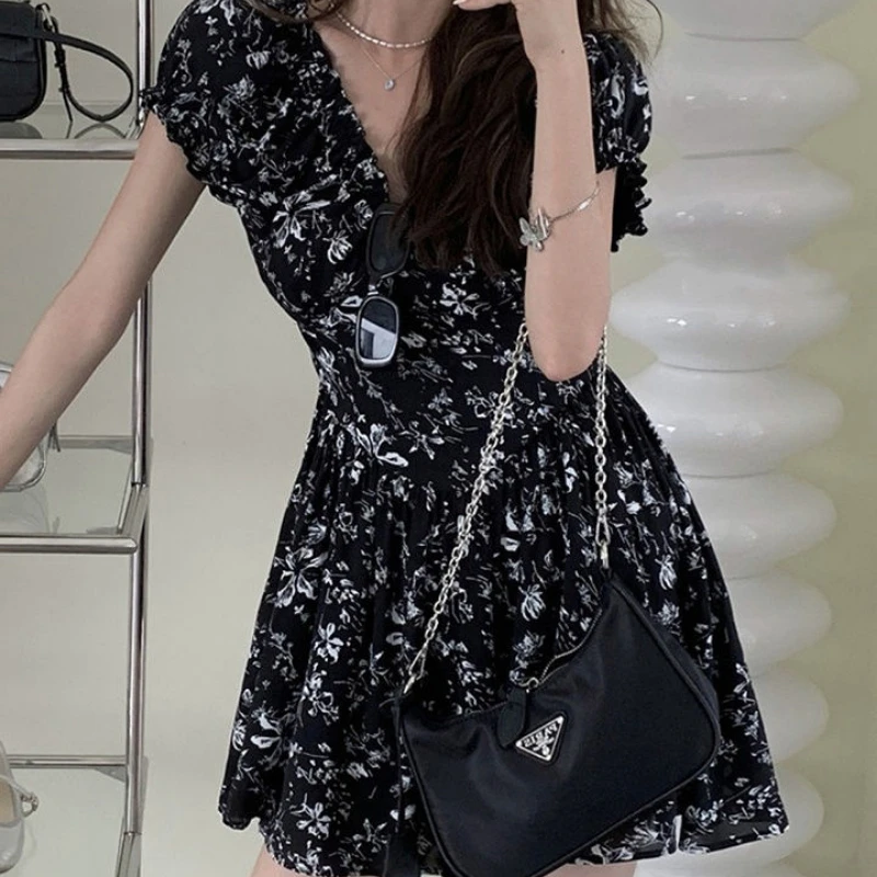 2025, neuer Stil „First Love“, kurzer Rock mit Blumenmuster, atemberaubendes High-End-Feeling, leichter Luxus, süße und schlanke Taille