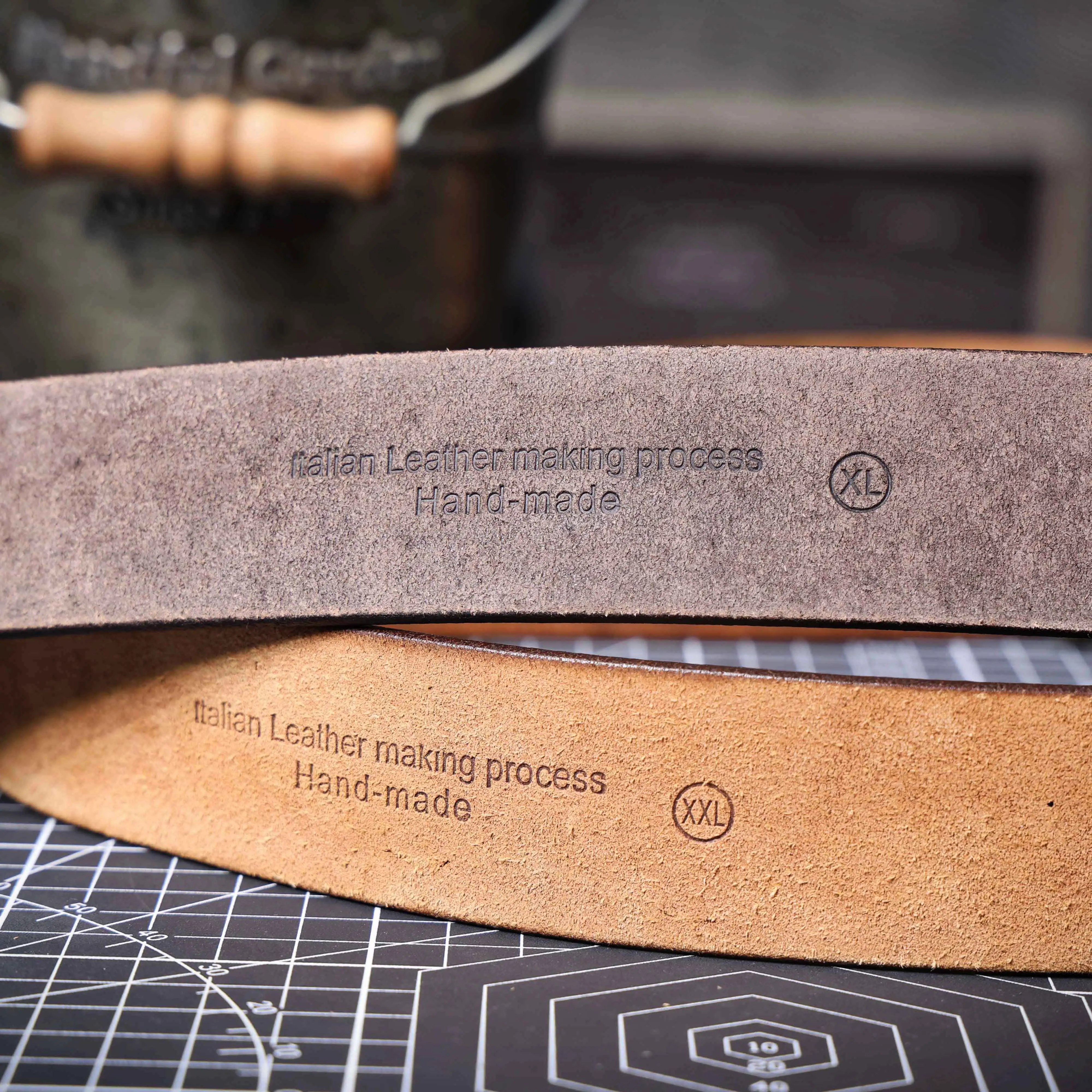 Vintage-Herrengürtel aus echtem Leder mit massiver Messingschnalle, lässiger Dornschließe-Gürtel mit Geschenkbox, verdicktes italienisches Rindsleder – Detail 10