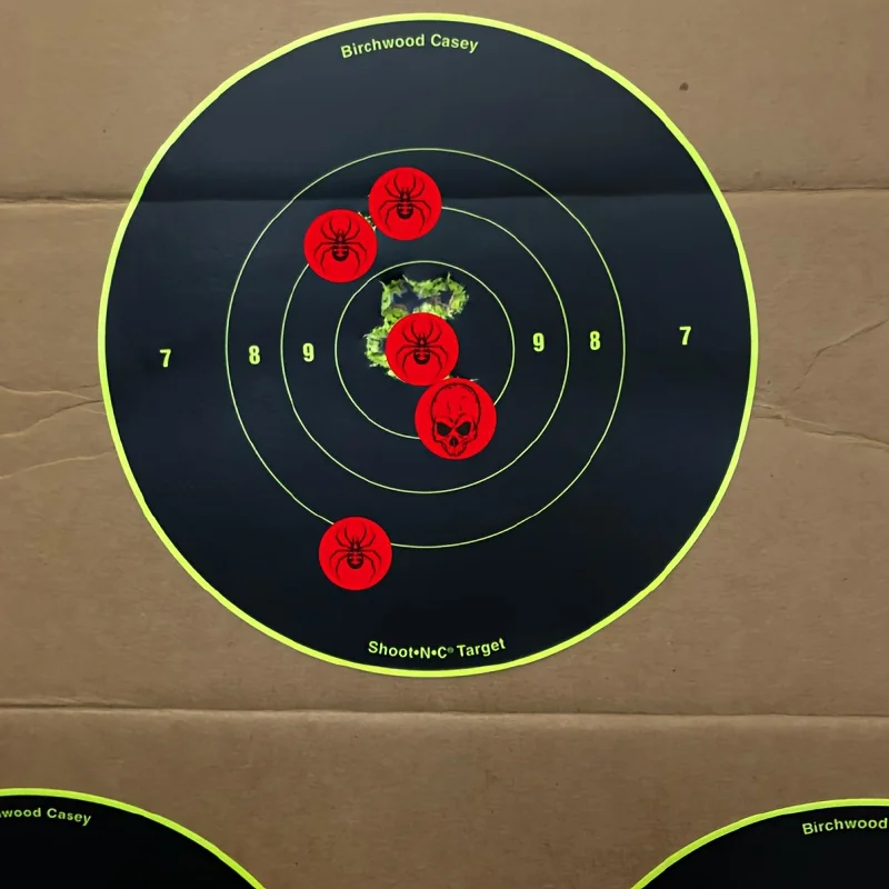 1000 pièces patchs adhésifs en papier cible crâne d'araignée de 1 pouce, étiquettes adhésives, autocollants de fournitures de formation cible de visée, étiquettes de couleur fluorescente, papier cible de pratique de précision, patchs en papier de cible de visée universels pour intérieur et extérieur