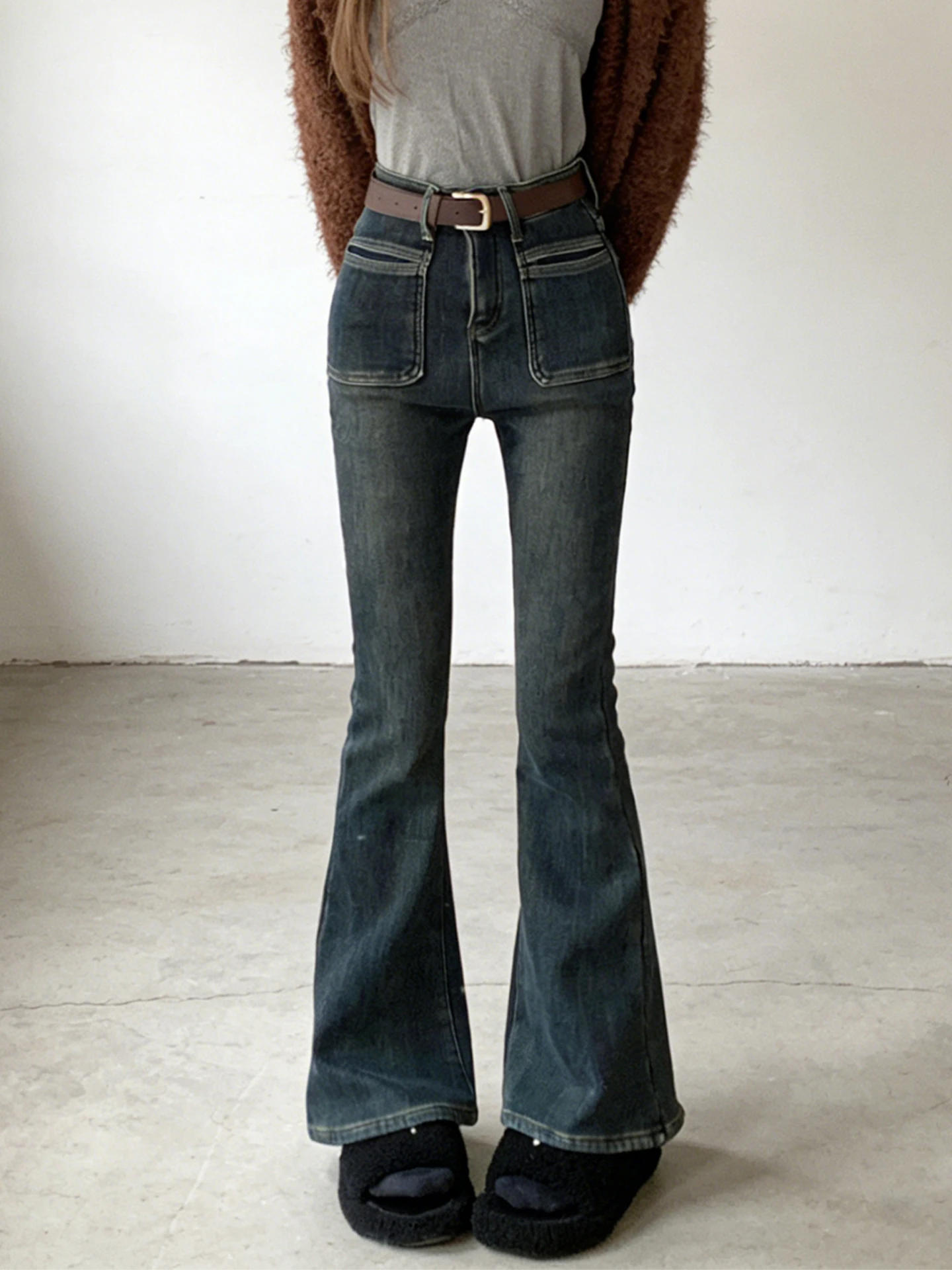 

Весна 2026: Женские джинсы-клеш больших размеров с эластичной талией, моделирующие фигуру, скрывающие недостатки, для фигуры типа «груша», повседневные, с высокой талией, из хлопка.