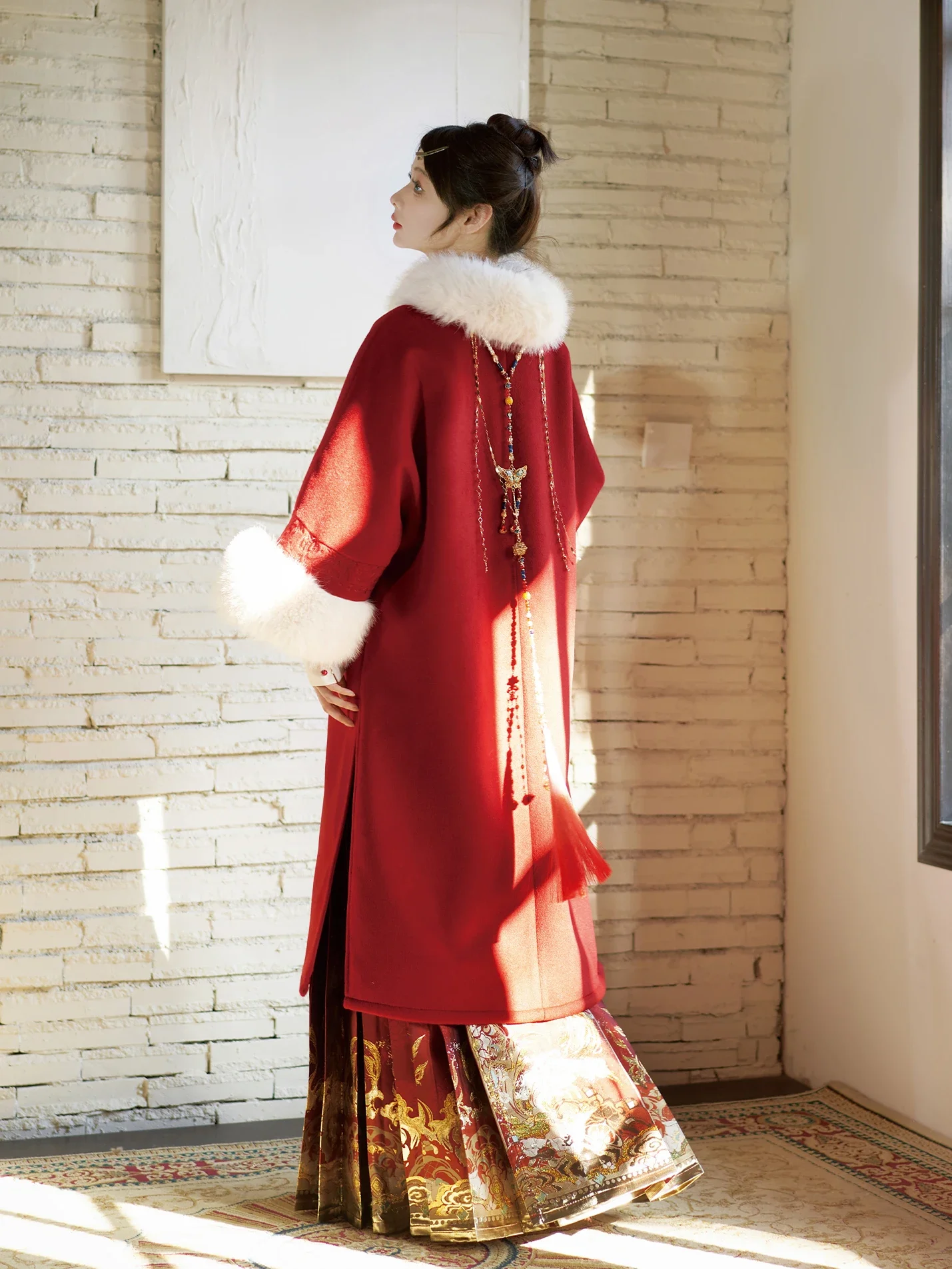 

Red embroidered coat Han element women's autumn and winter national style ·