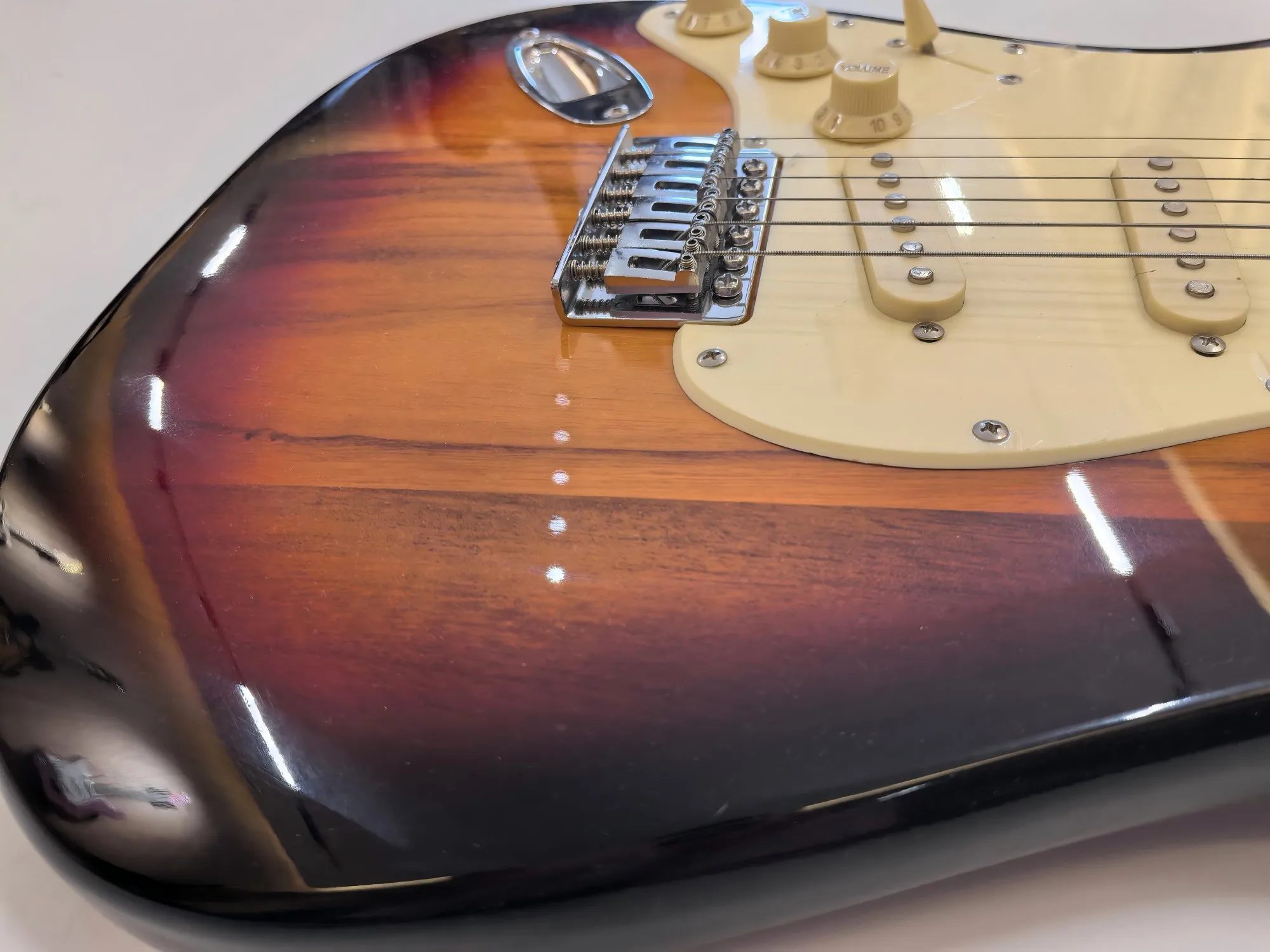 Today\'s event: left hand 6 string birch electric guitar, customizable, 1 in stock, direct sale from the manufacturer. sun color