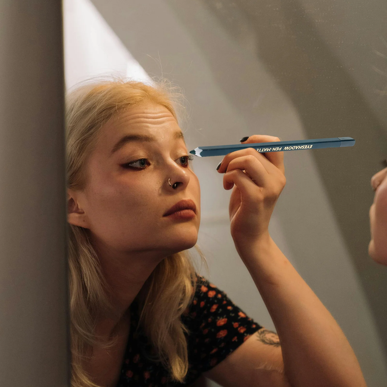 

1Set Makeup Eyeshadow Pencil Matte Finish Smudge Proof All Day Wear Ideal for Beginners Eye Shadow Stick Portable