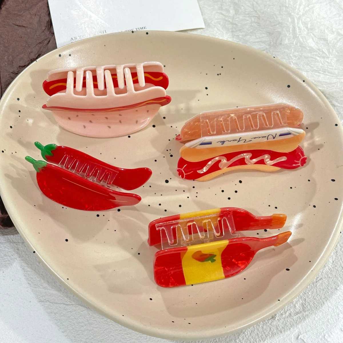 1 Stück Neuer Hot-Dog-Chili-Kreativ-Simulations-Lebensmittel-Chilisauce-Haarklammer, neuartige Haarspange für Hochsteckfrisuren am Hinterkopf, Haarklammer im Hai-Design – Detail 2