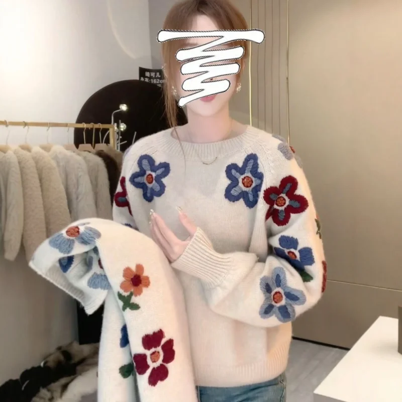 

Women's Three-dimensional Embroidered Flower Round Neck Design Unique Knitted Sweater Autumn Winter Top