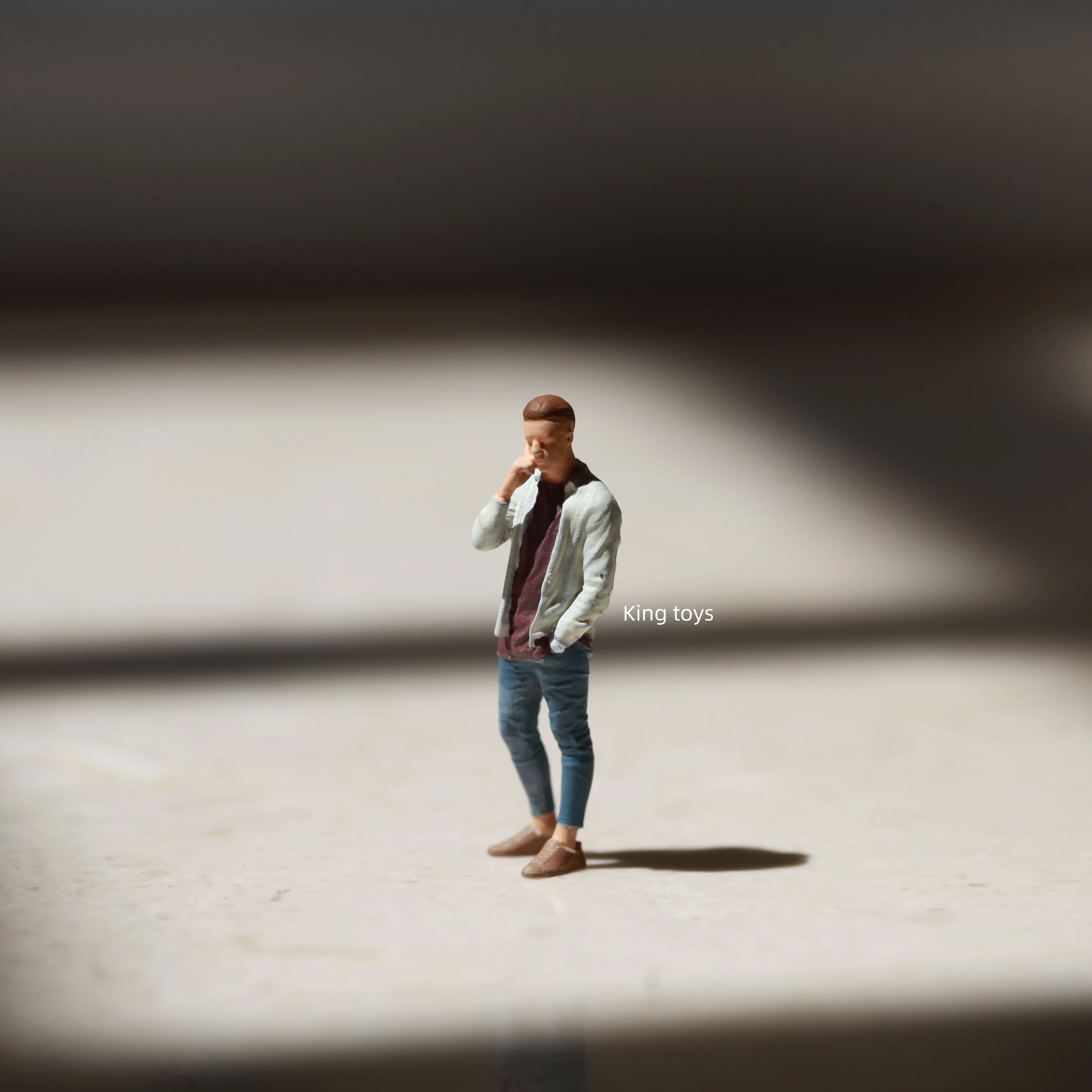 

King Toys 1/64 1/87 1/43 фигурки масштабная модель из смолы Cool Guy телефон диорамы литая под давлением миниатюрная коллекция 058