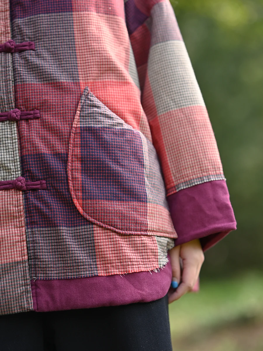 เสื้อโค้ทผู้หญิงสไตล์จีน ผ้าหนานุ่ม อุ่นสบาย ลายตาราง คอตั้ง วินเทจ สำหรับฤดูหนาวปี 2025 รุ่น M2056