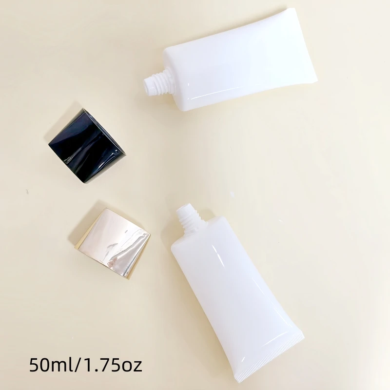 6 ชิ้น 50 กรัม บรรจุภัณฑ์สกินแคร์แบบหลอดเปล่าทรงแบน สีดำทอง ฝาปิดทรงแบนสีขาว ทรงแบนรูปไข่  ขายตรงจากโรงงาน