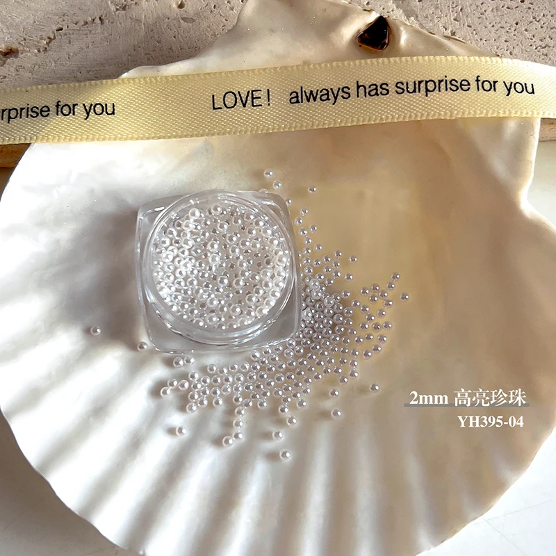 evidenziando accessori per perle per nail art di alta qualità, mini colore bianco freddo rotondo perfettamente, di piccole dimensioni non sbucciate
