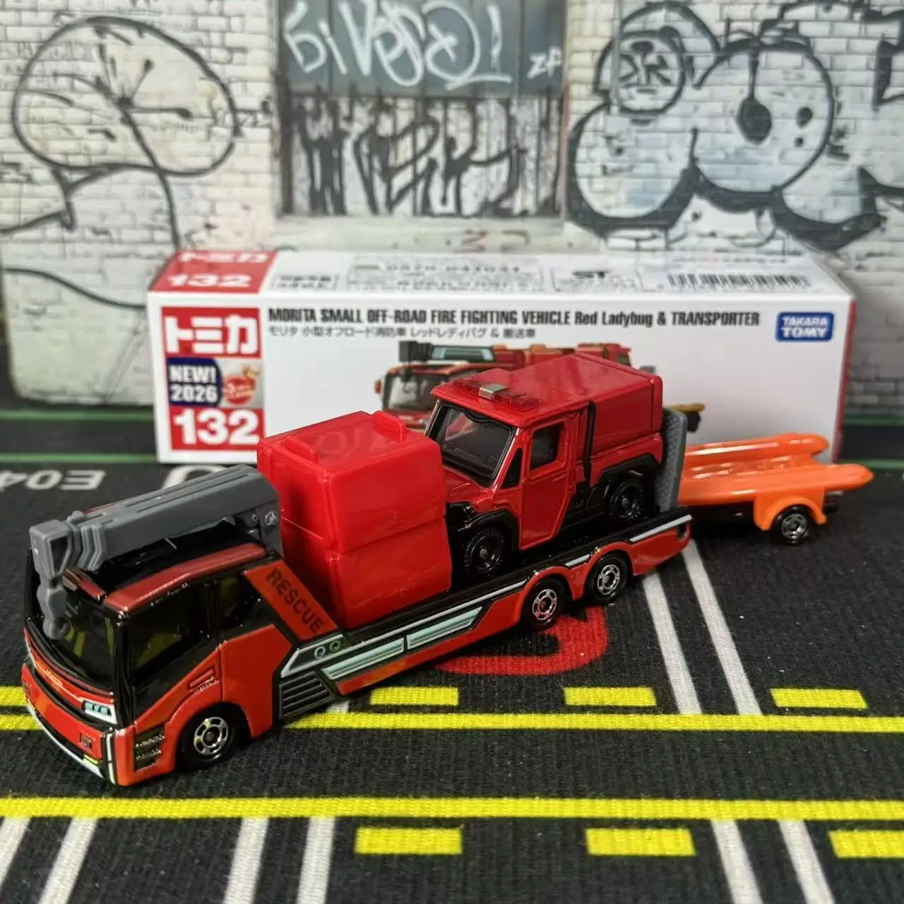 Takara Tomy Long Tomica No.132 Morita Off‑Road Fire Engine Red Ladybug & Transporter Diecast Alloy Car Model Collectible Display