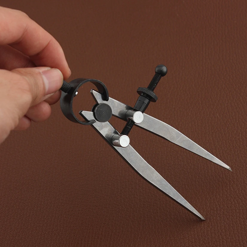 

Practical Leathercraft Line Marking Gauge Adjustable Compasses Gauges Wing Divider Rotating Scratch Gauge Handcraft Leather Tool