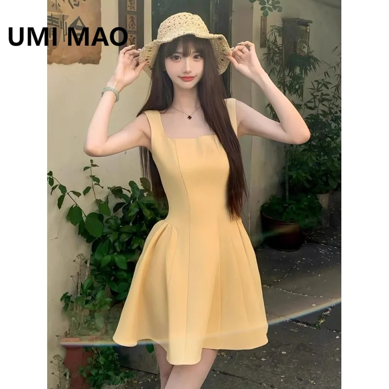 Umi Mao Red U-Neck … - image