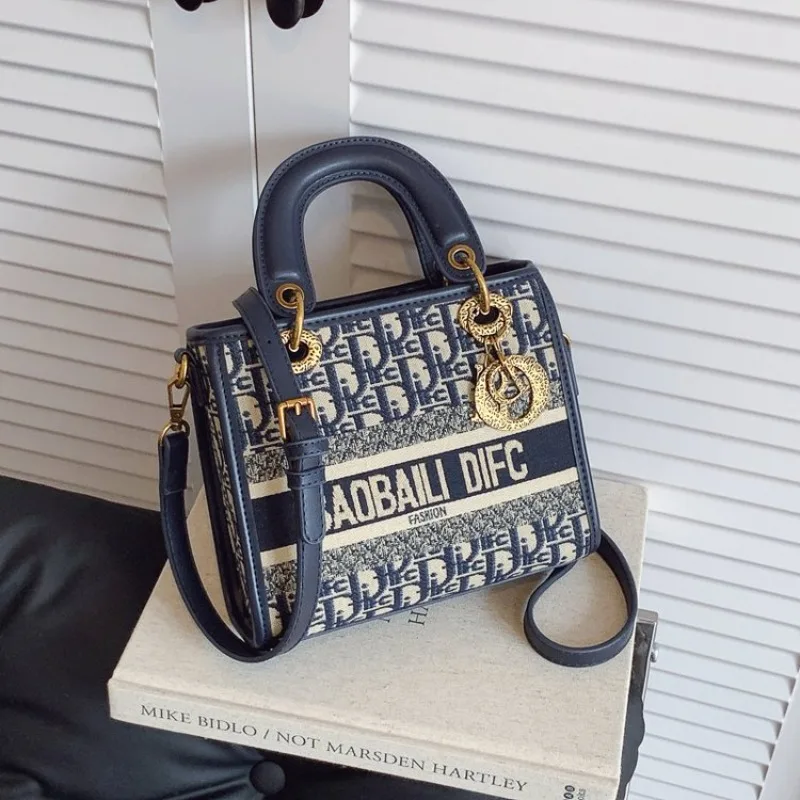 

Trendsetting 2025 Handbag - Vintage Design Underarm Purse Commuting Essential Portable Casual Fashion