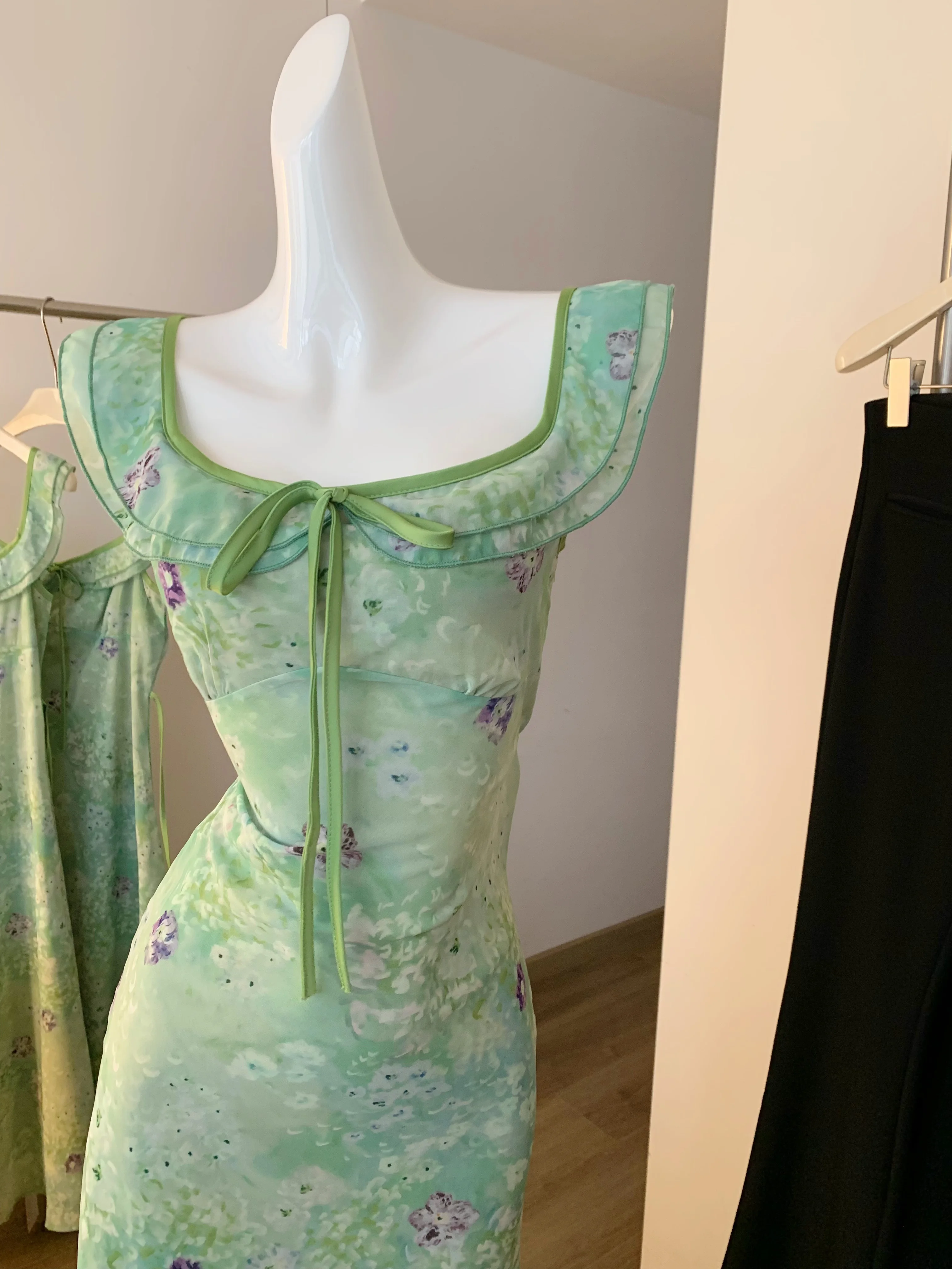 Abito estivo da donna elegante in chiffon sottile senza maniche con scollo quadrato Lady Streetwear Holiday Abito lungo con lacci in vita