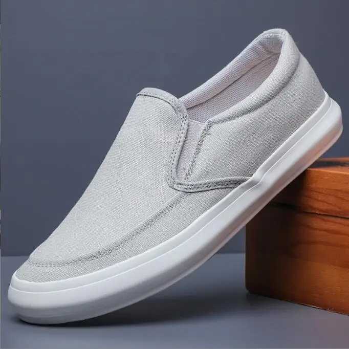 Sepatu kanvas pria, kasual musim gugur baru bernapas lembut Slip-On untuk pria Loafer sepatu nyaman Low-top sneaker