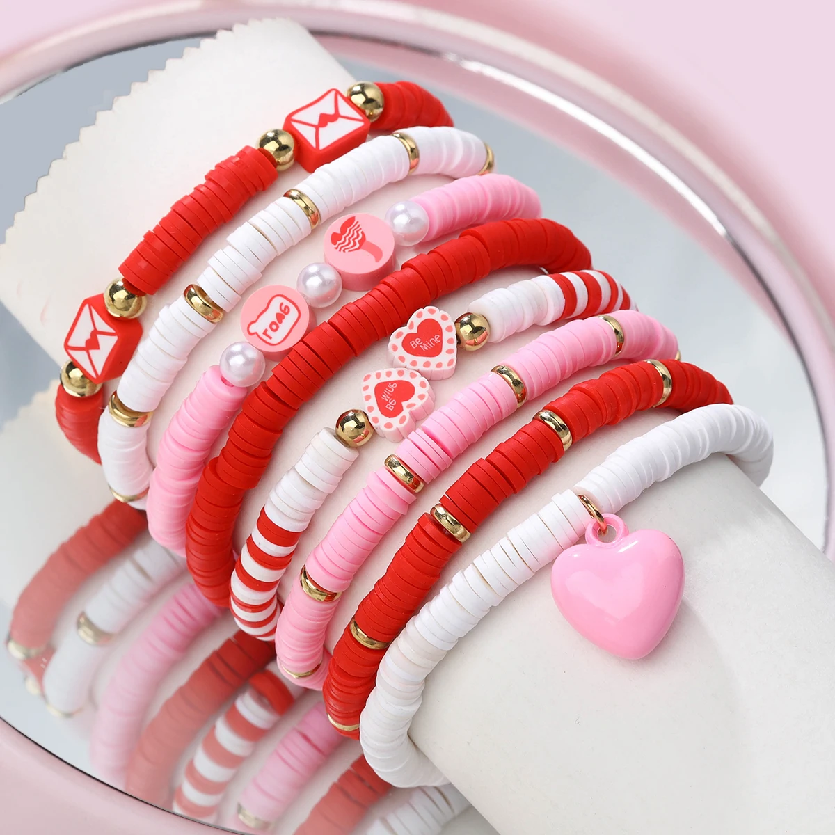 8-teiliges gestapeltes Armband-Set zum Valentinstag mit Umschlag und Liebe (zufällige Farbe)