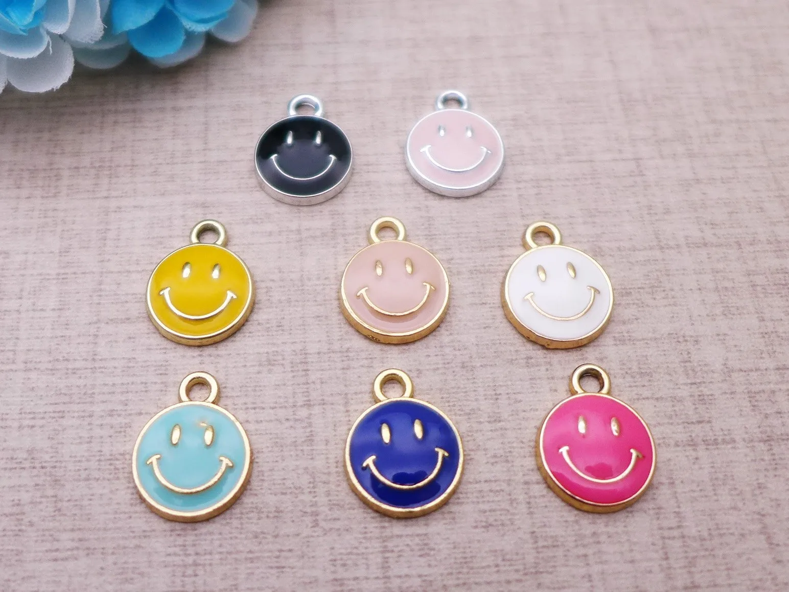 

100pcs 12x15 MM Face Smile Keychain Necklace Drip Oil Metal Enamel Charms Jewelry Accessories Earrings Bracelets Keyrings DIY