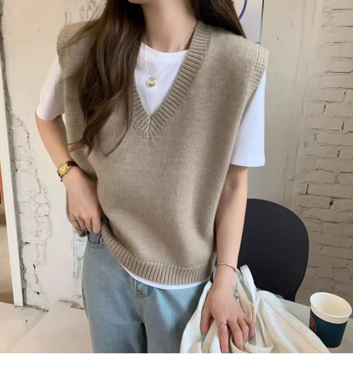 100% Merino Wool Women's V-neck Casual Vest Autumn Winter Casual Fashion Cashmere Sleeveless Knitted Sweater