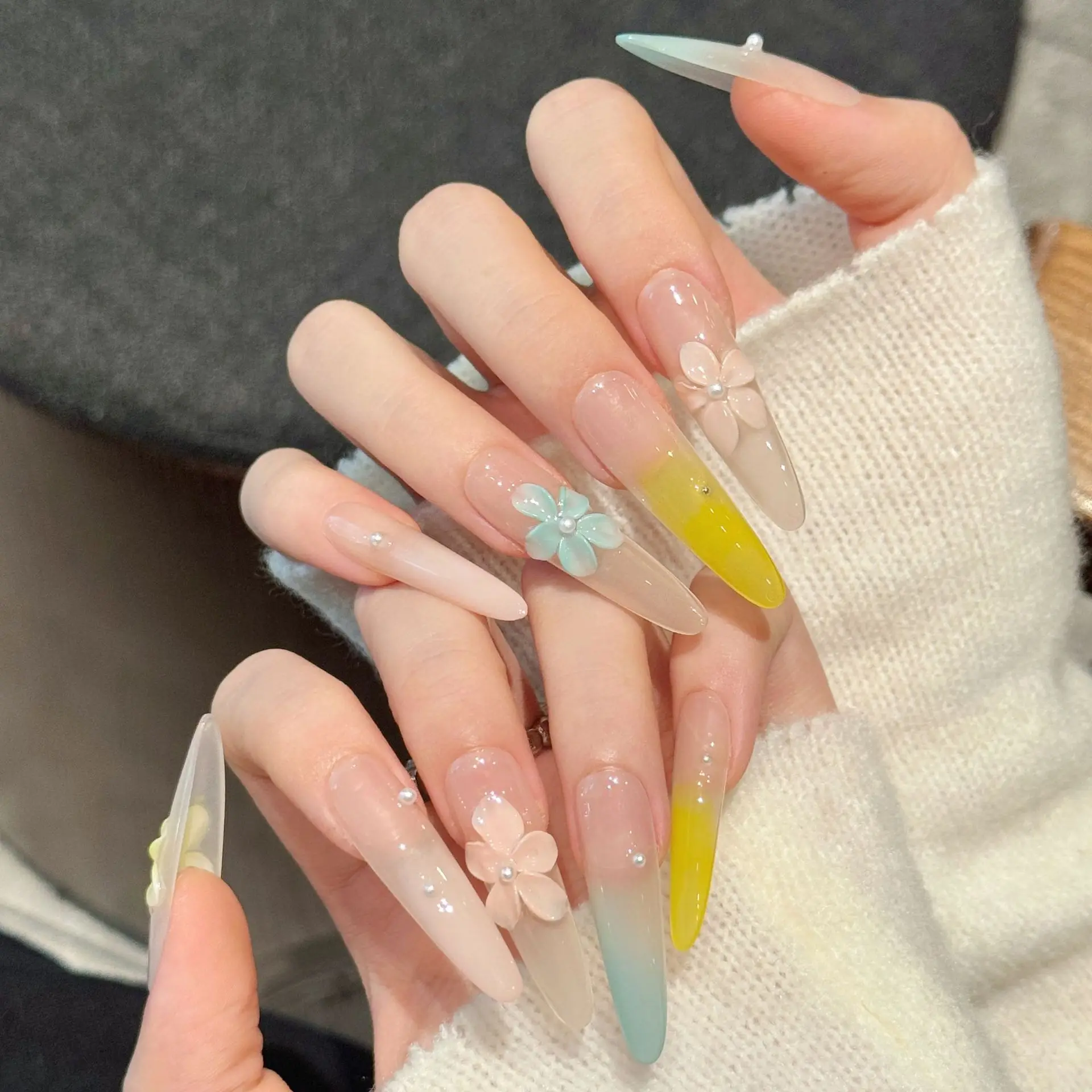

10pcsHandmade Long Stiletto Press On Nails Sweet Candy Colored Gradient 3D Carving Flower Design Fake Nails Wearable False Nails