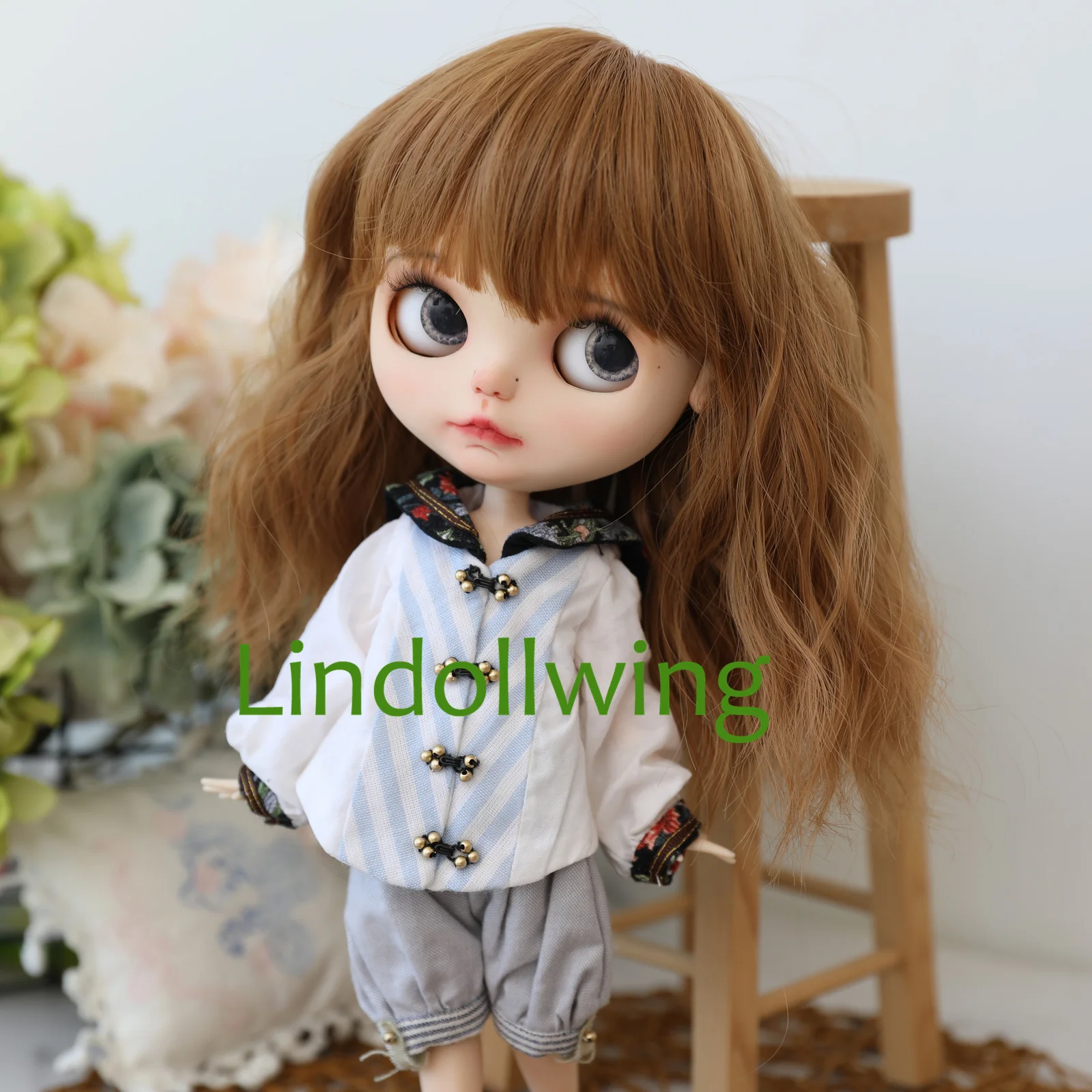 

9-10 inch Blyth light brown Wig A Collection Of Instant Curly Hair