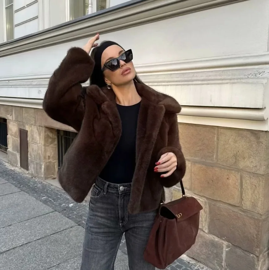 

Brown Faux Fur Crop Coat Woman Retro Fashion Thick Warm Side Pockets Long Sleeve Coat 2025 New Autumn Winter Casual Lapel Jacket