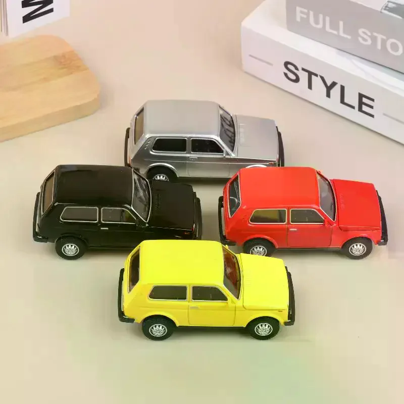 

Масштабная модель автомобиля 1:43, имитация из сплава, ретро-дизайн, литая металлическая игрушечная машинка, украшение для рабочего стола, коллекционный подарок для хобби