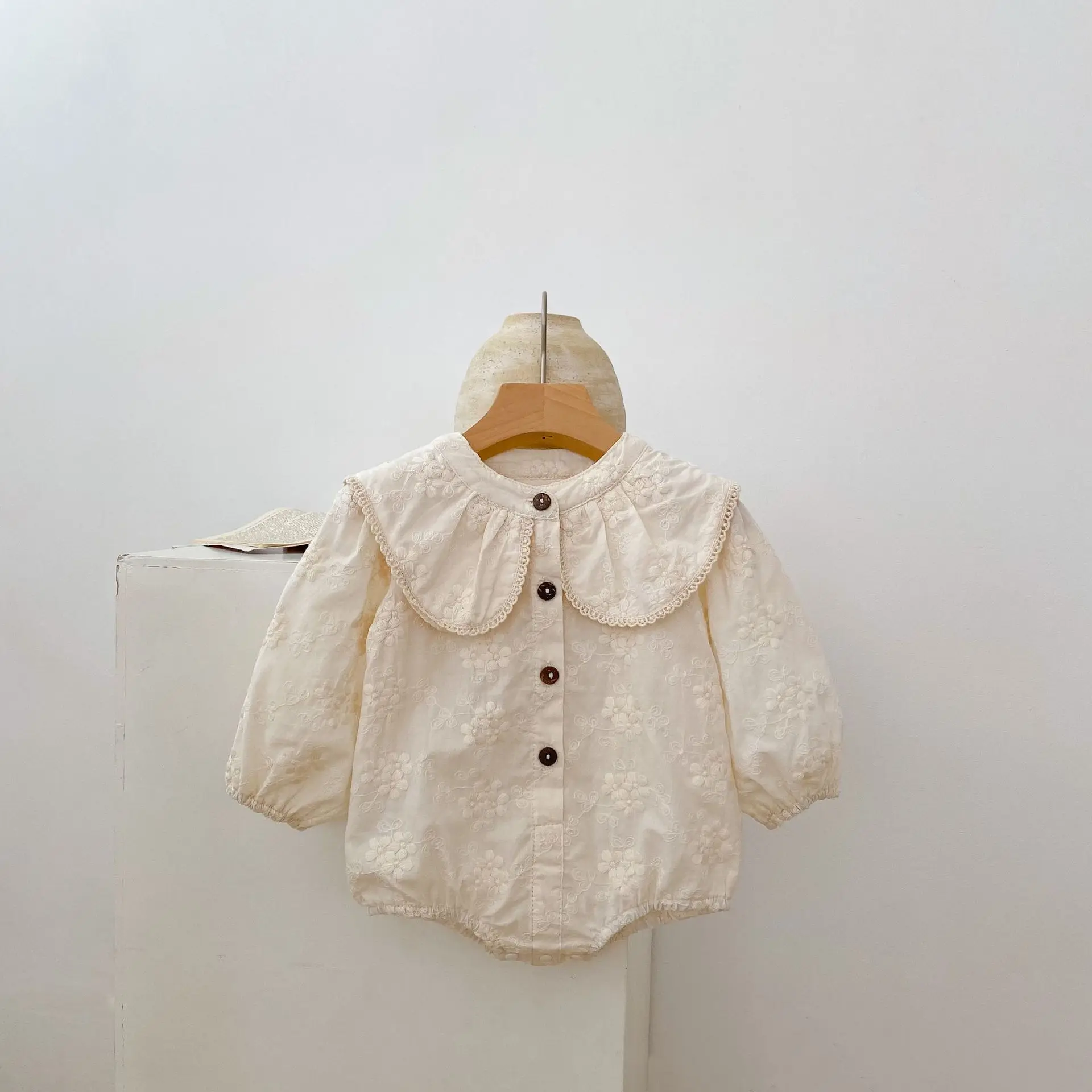 Autumn 2022 new cotton baby clothes flower embroidery romper long sleeve baby Jumpsuit