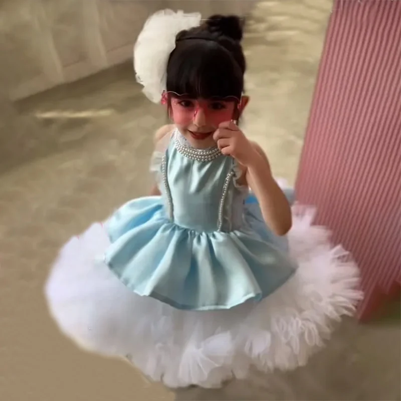 Abito da ragazza di fiori gonfi blu per abito da ballo di compleanno per bambini a strati di lunghezza al ginocchio in Tulle da sposa 2024