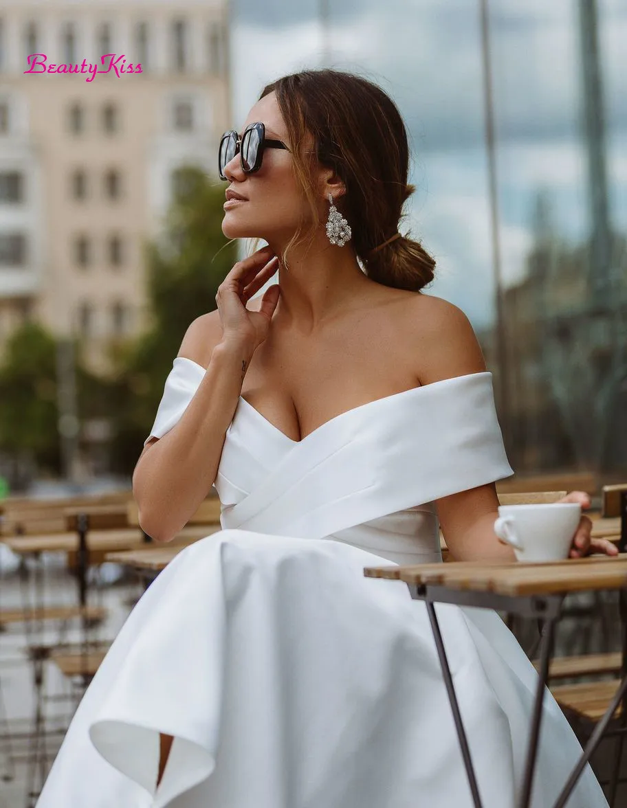 Simples vestido de casamento de chá-comprimento fora do ombro branco marfim cetim a linha curto vestidos de noiva praia voltar laço vestidos de casamento