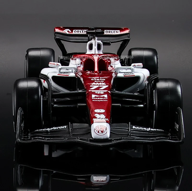 Modelo de carro de brinquedo de liga fundido Alfa Romeo F1 Team Orlen C42, Bburago 1:43, Vatteri Bottas 24 Zhou Guanyu, 2022