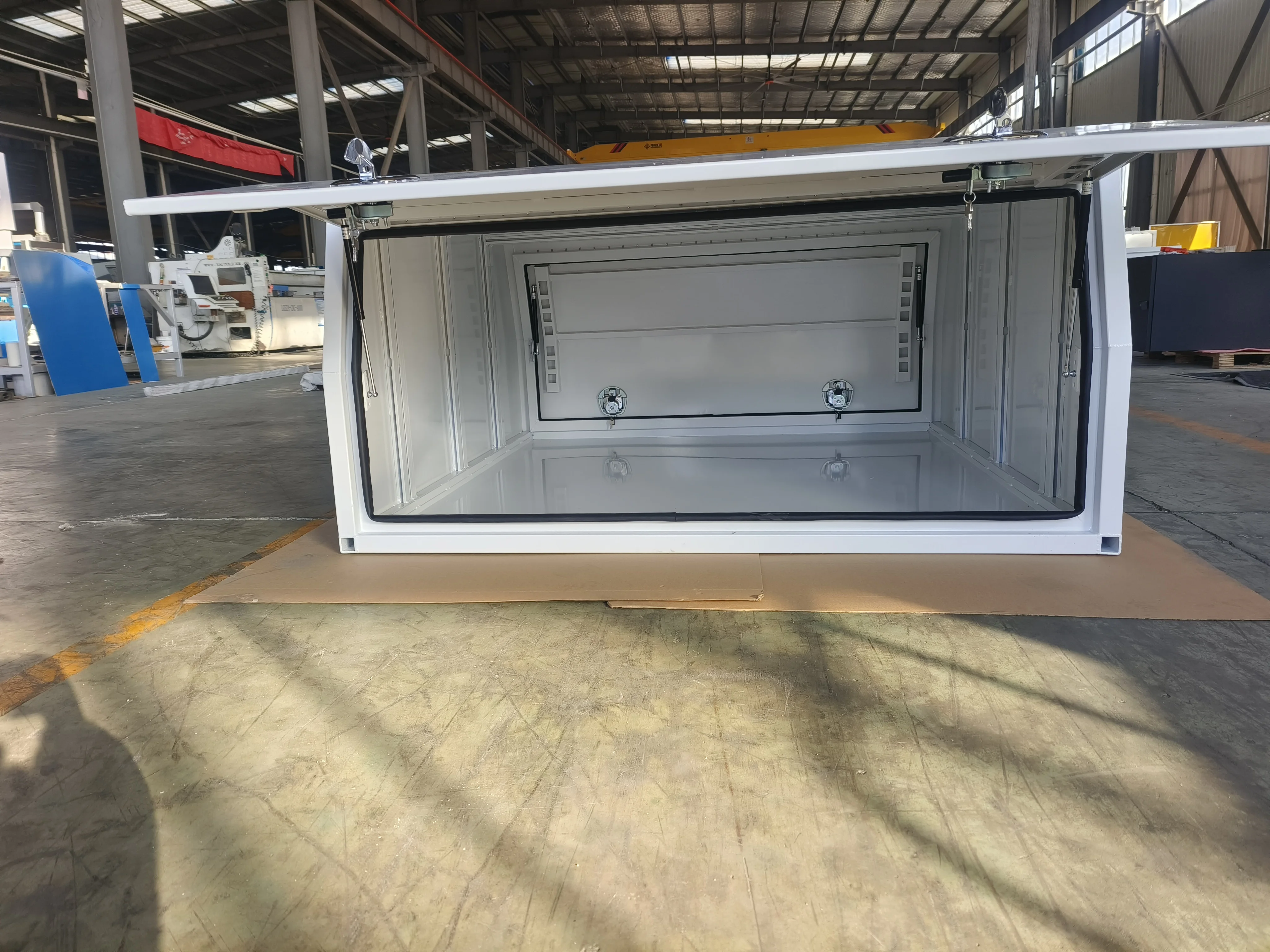 Custom Aluminum Waterproof Powder Coated Outdoor Storage Case & Toolbox for Ford Ranger Ute 4x4 Canopy with Two Doors
