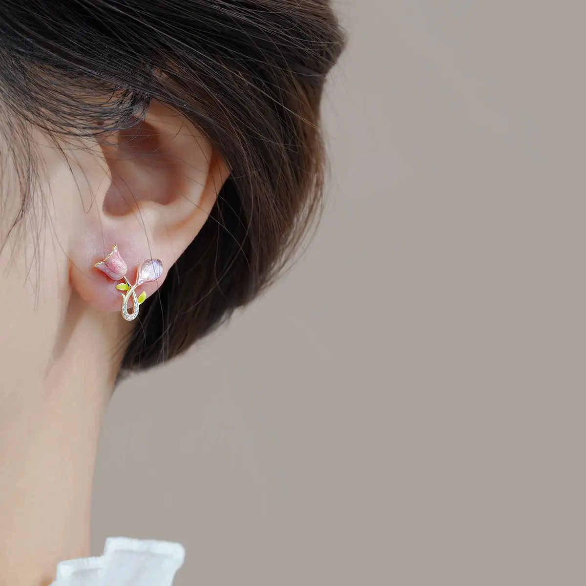 Design: Pink small flower stud high-end enamel glazed tulip earrings, fairy flowers, delicate Jewelry decoration