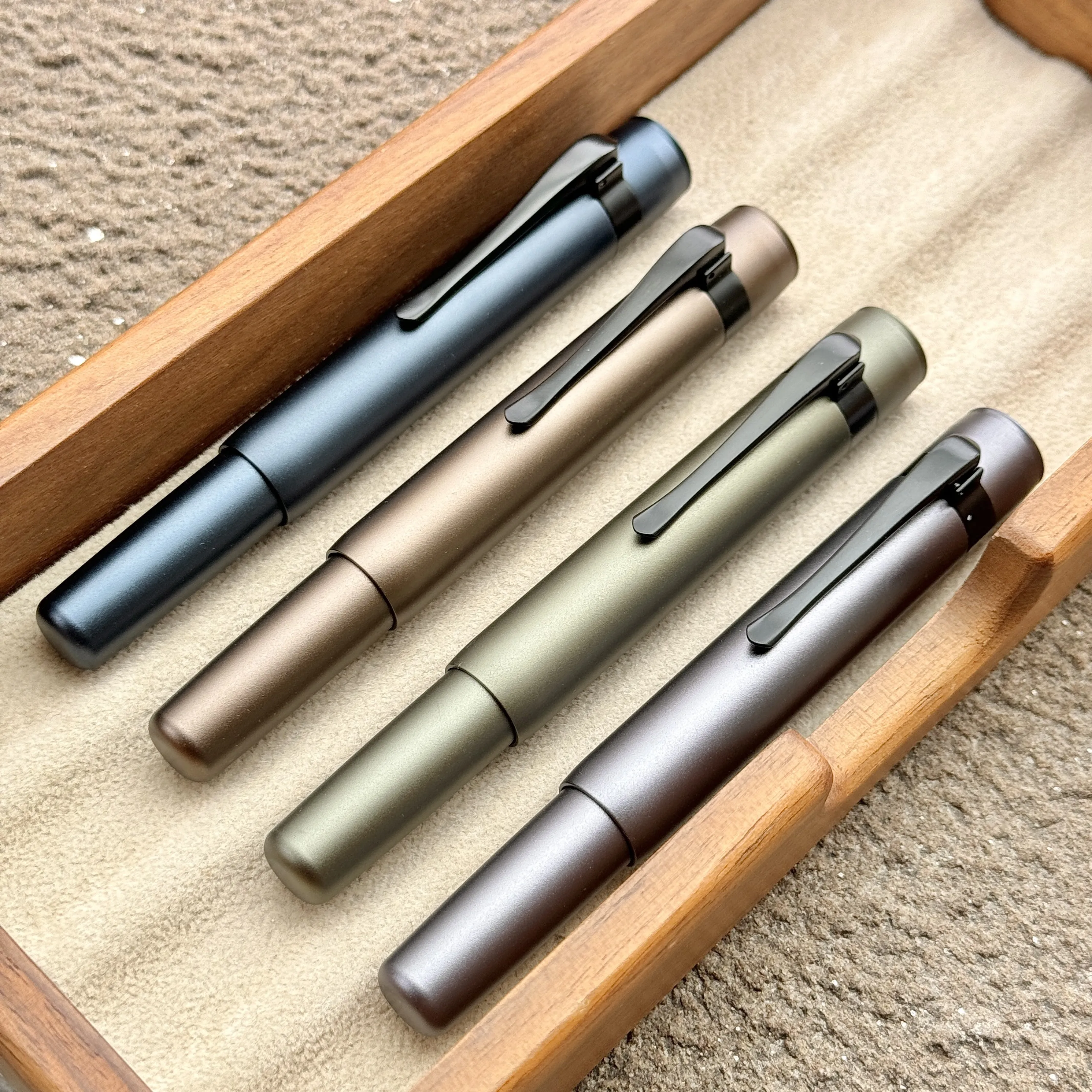 

Metal Pocket Pen Travel Pen Lightweight Anti-Slip Diamond Grip EF Nib & Extended Cap Design Man's Gift Box Student Office Use