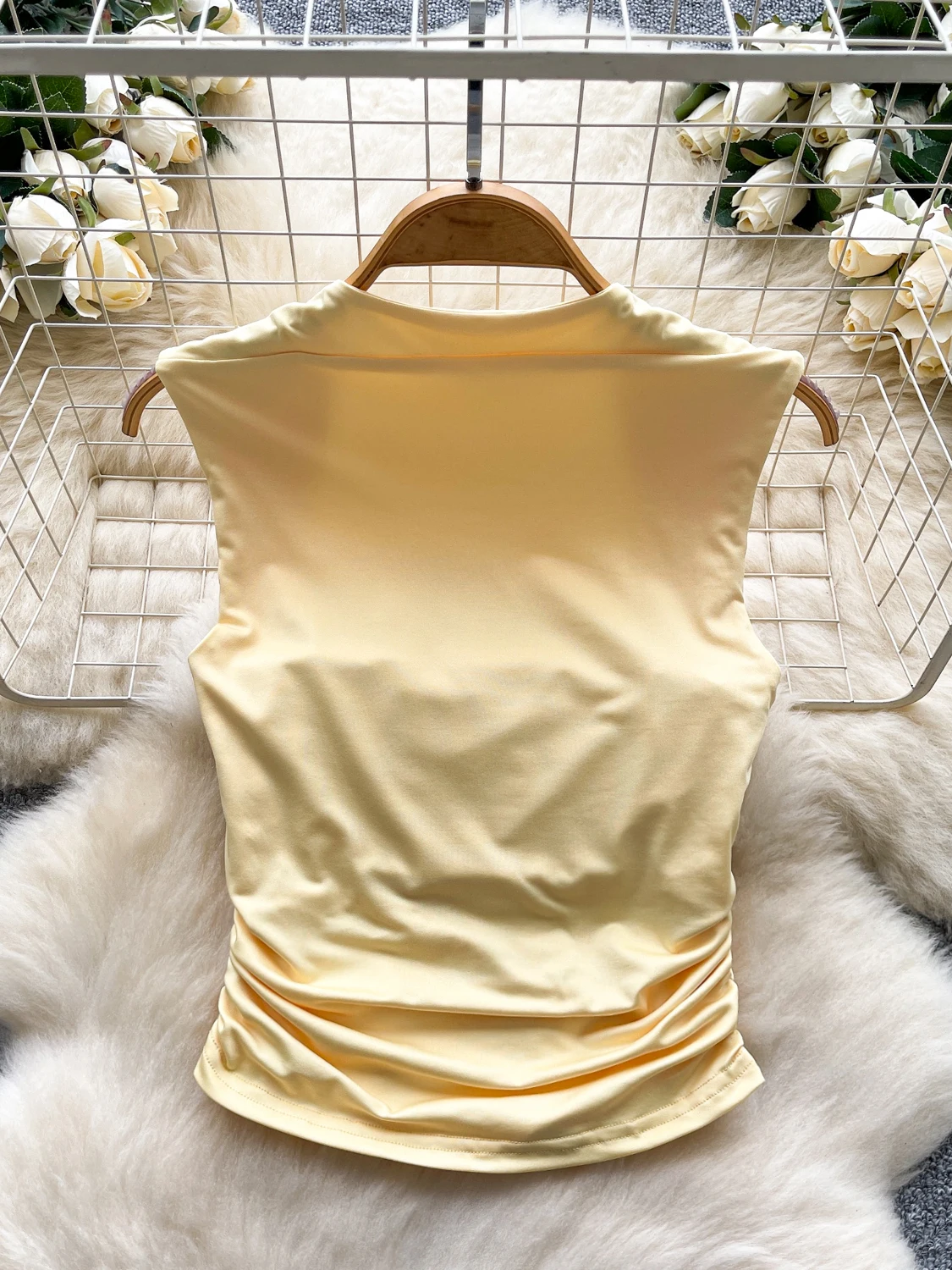 슬림핏 민소매 스퀘어 칼라 티셔츠 베스트 여성 여름 디자인 센세이션 바디 쉐이핑 탑 캐주얼 크리에이티브 패턴