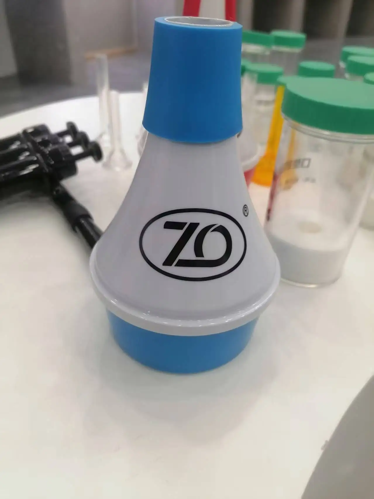 

Trumpet mute Colored plastic mute Mute prevents disturbance and effectively reduces practice volume