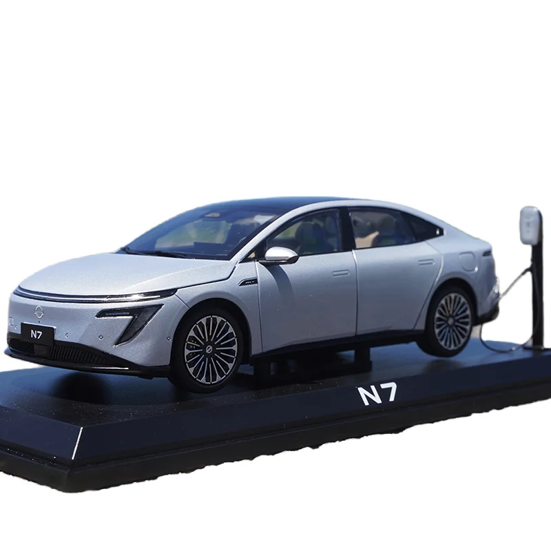 Moulé sous pression 1/18 échelle Nissan alliage modèle voitures Nissan N7 2025 jouer véhicules jouets pour garçons cadeau boîte d'origine