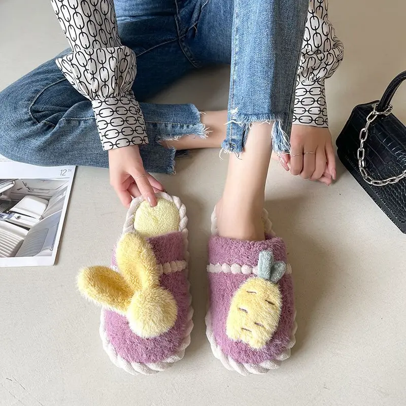 

Новинка 2023 года, женские домашние пушистые хлопковые тапочки в корейском стиле, теплые нескользящие тихие тапочки с героями мультфильмов для студентов, уютная домашняя обувь