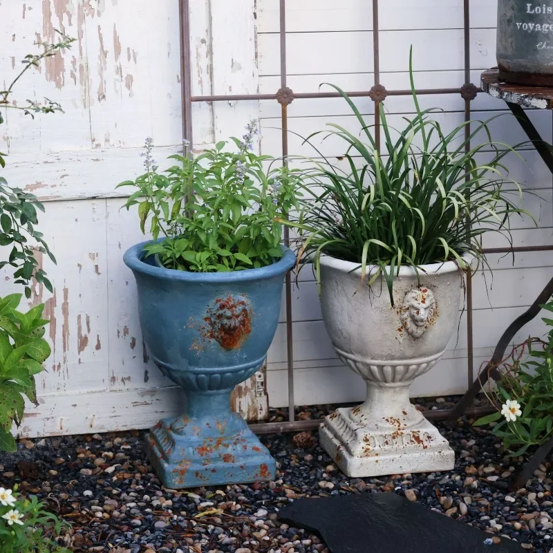 Classic vintage made old trophy flower pot lion head animal outdoor garden decoration ornament