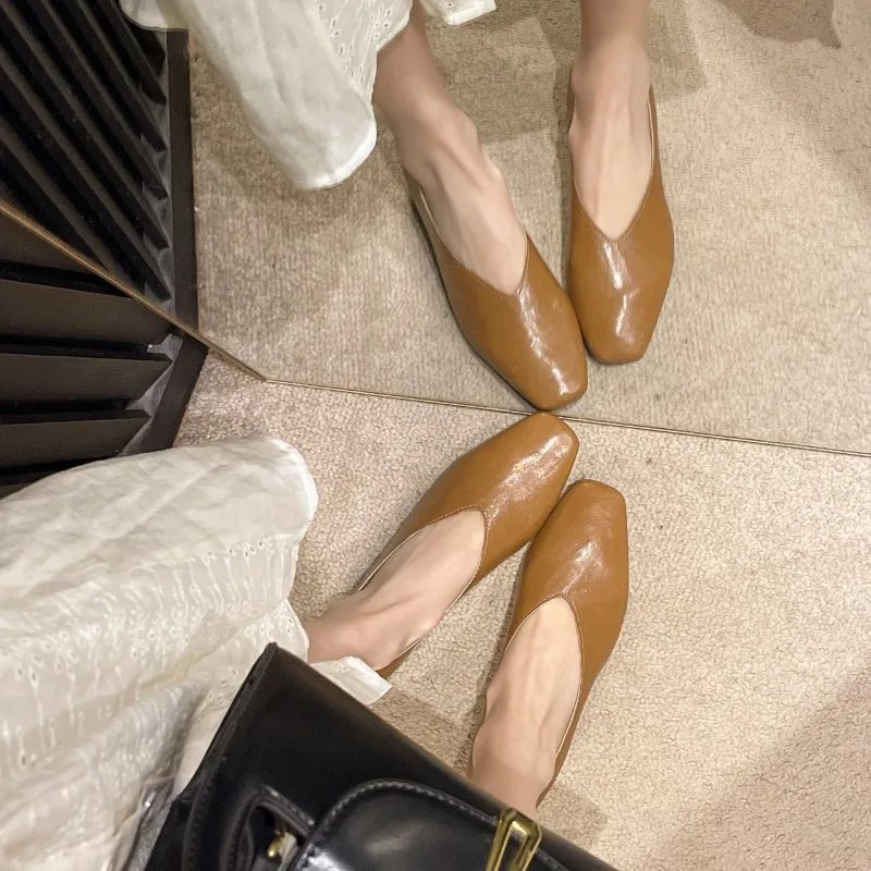 خريف جديد كبير الحجم متعدد الألوان موضة النسخة الكورية الاتجاه الارتفاع زيادة مزاجه الرجعية أحذية نسائية أنيقة 2025